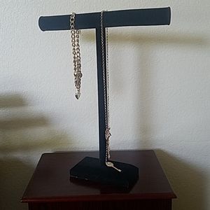 Necklace holder